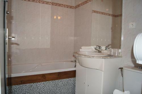 Hotel Aux Trois Jean