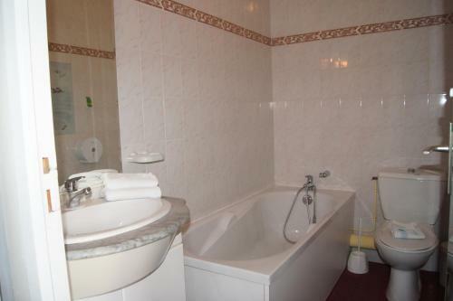 Hotel Aux Trois Jean