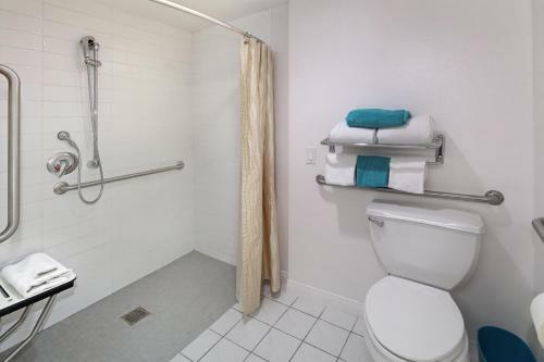 Anaheim Plaza Hotel And Suites