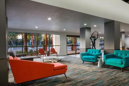 Anaheim Plaza Hotel And Suites