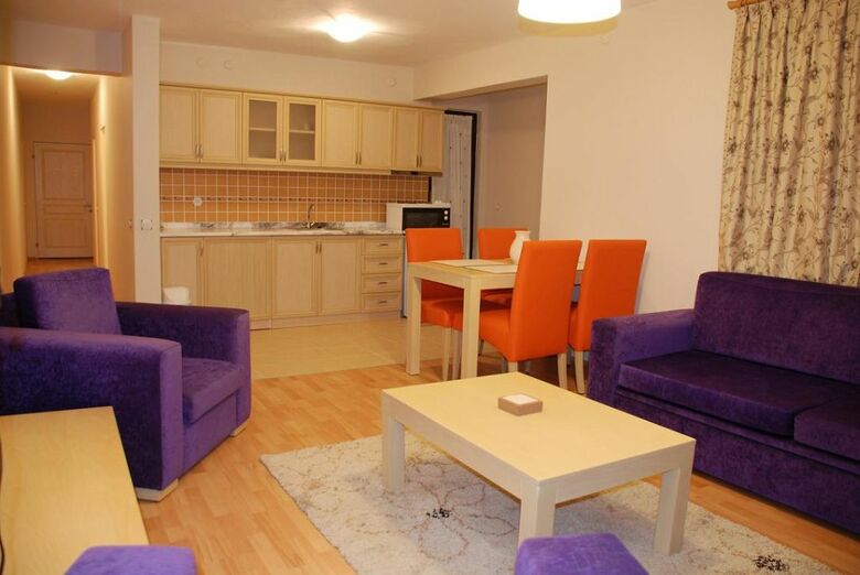Tuntas Apartment Altinkum