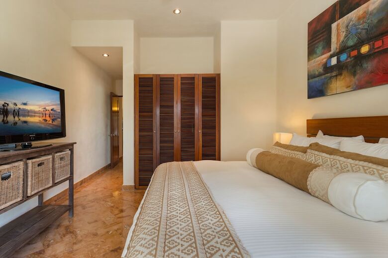 Porto Playa Condo Hotel