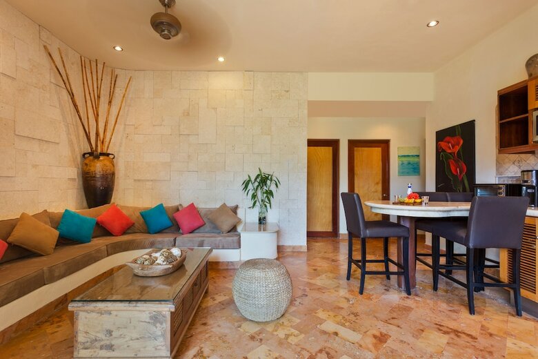 Porto Playa Condo Hotel