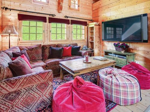 Chalet Palmer - Ovo Network