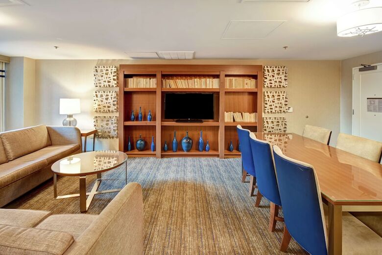 Hotel Embassy Suites By Hilton Chicago Downtown Magnificent Mile