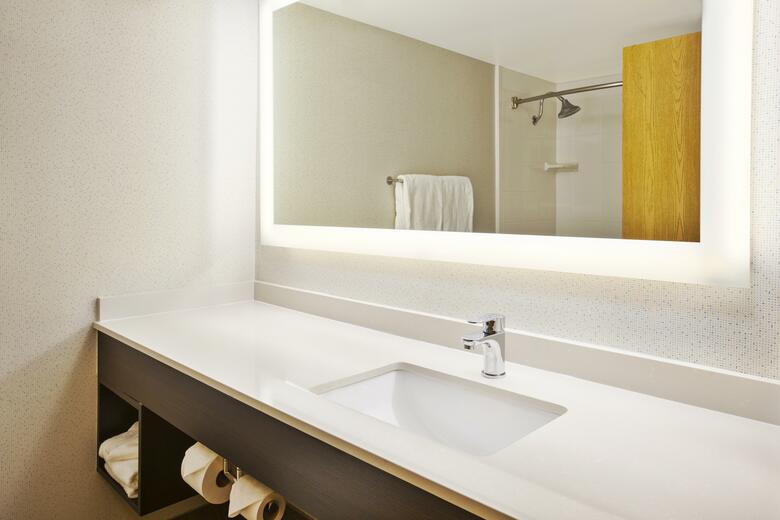 Holiday Inn Express Hotel & Su