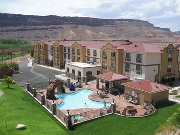Holiday Inn Express Hotel & Su