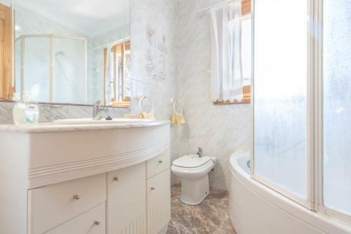 Chalet Falc� With Private Pool And Garden
