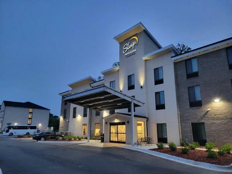 Hotel Comfort Suites Four Seasons