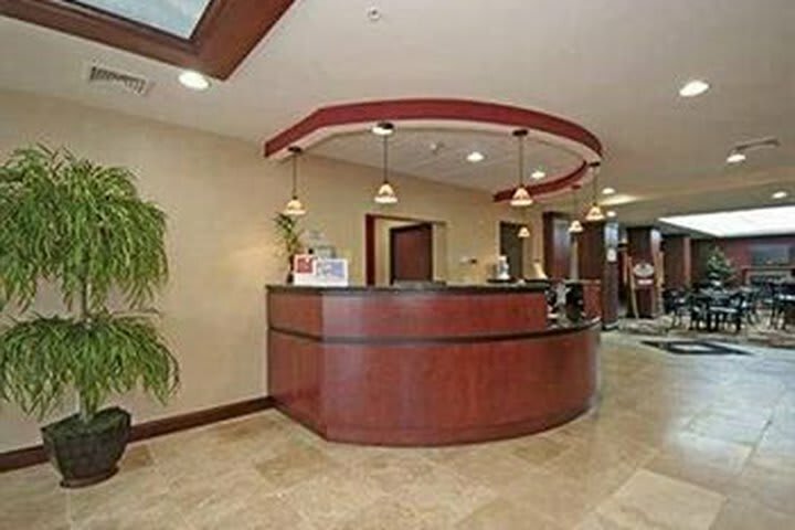 Hotel Comfort Suites Four Seasons