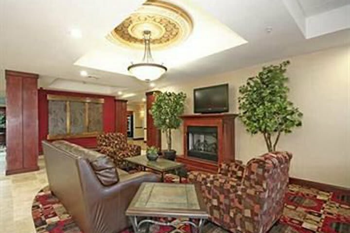Hotel Comfort Suites Four Seasons