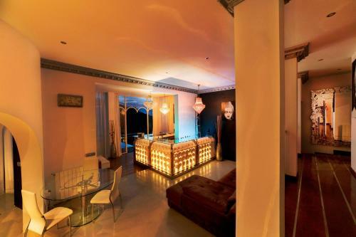 Ani Villa