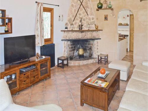 Three-bedroom Holiday Home In Llucmajor