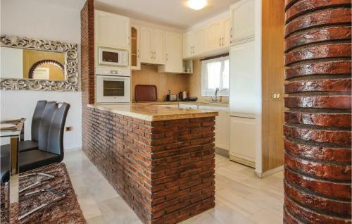 Two-bedroom Apartment In Marbella-las Chapas