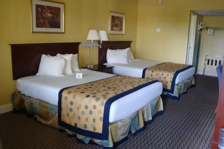 Hotel Ramada Inn & Plaza