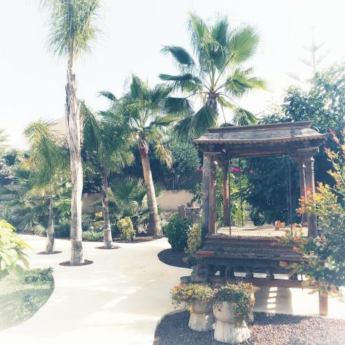 Bed & Breakfast One Thousand Waves