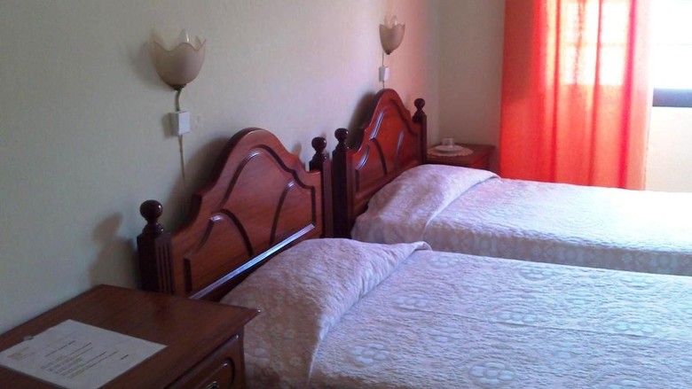 Hostal Caravela House
