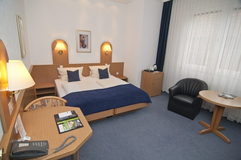 Hotel West
