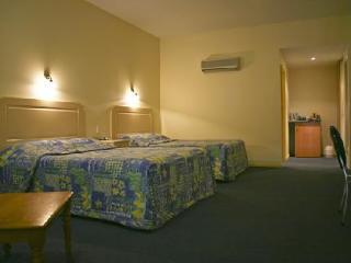 Hotel Mayfair Plaza Motel