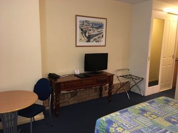 Hotel Mayfair Plaza Motel