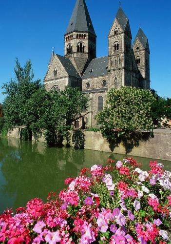 Hotelf1 Metz Centre Devant Les Ponts