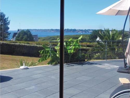 Five-bedroom Holiday Home In Moelan-sur-mer