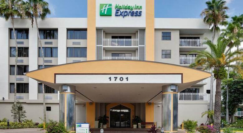 Holiday Inn Express Hotel And Suites