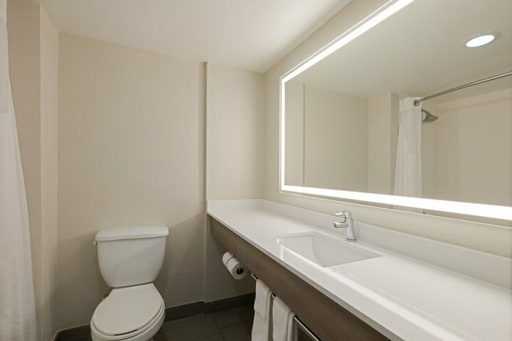 Holiday Inn Express Hotel And Suites