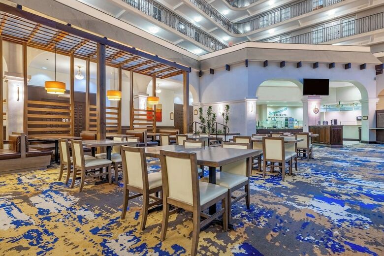 Hotel Embassy Suites Tulsa - I-44