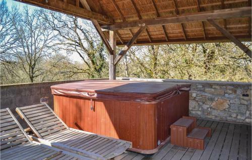 Five-bedroom Holiday Home In Padirac