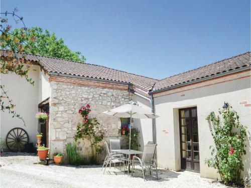 One-bedroom Holiday Home In Valeilles