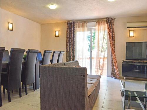 Six-bedroom Holiday Home In Moriani Plage