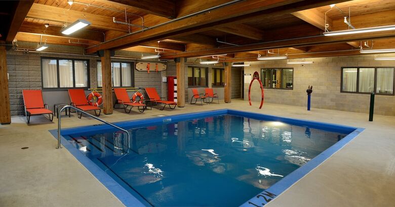Hotel H�tel & Suites Le Dauphin Qu�bec