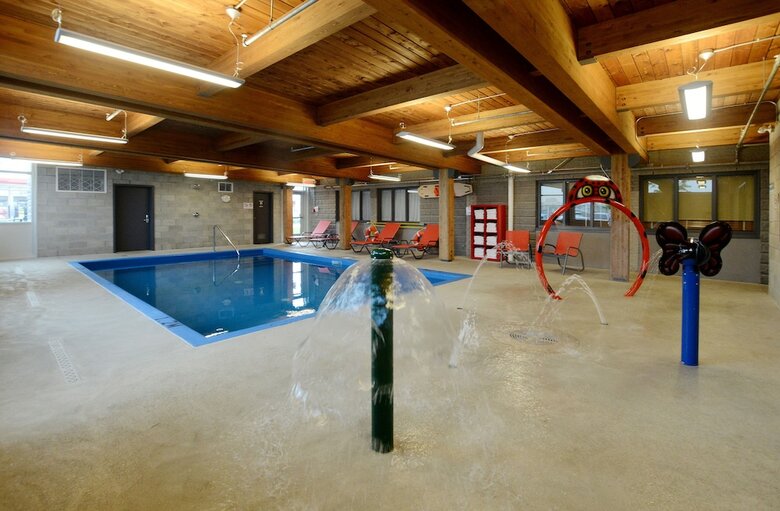 Hotel H�tel & Suites Le Dauphin Qu�bec
