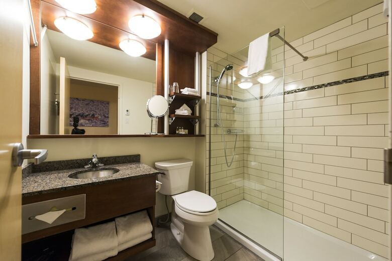 Hotel H�tel & Suites Le Dauphin Qu�bec