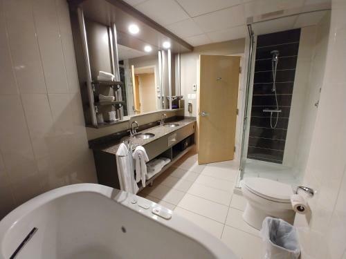 Hotel H�tel & Suites Le Dauphin Qu�bec