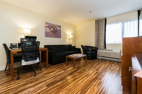 Hotel H�tel & Suites Le Dauphin Qu�bec