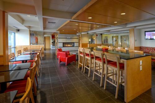 Hotel H�tel & Suites Le Dauphin Qu�bec