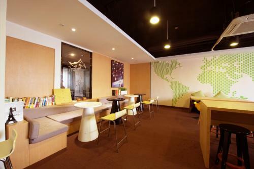Iu Hotel Chongqing Rongchang Railway Station