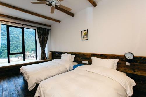 Black Jewels Inn