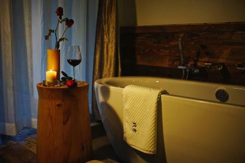 Black Jewels Inn