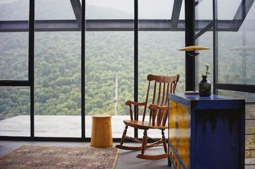 Black Jewels Inn
