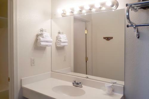 Motel Budget Host Inn Tombstone