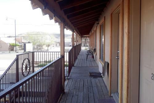 Motel Budget Host Inn Tombstone