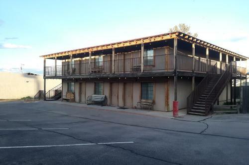 Motel Budget Host Inn Tombstone