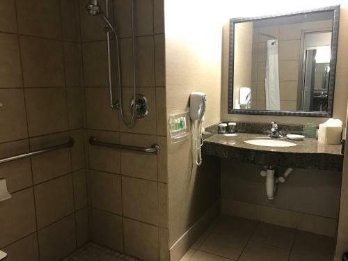 Hotel Holiday Inn & Suites