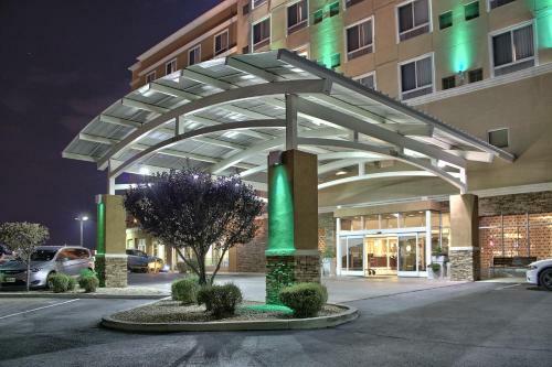 Hotel Holiday Inn & Suites