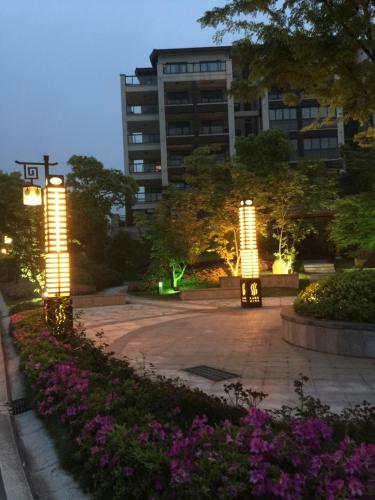 Taihu Lake King Apartment