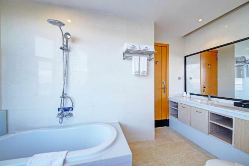 Dali Erhai Longwan Holiday Hotel