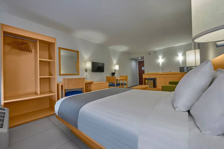 Hotel City Express Lazaro Cardenas